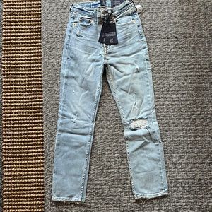 NWT Gap High Rise Cigarette 00/24P Light Wash